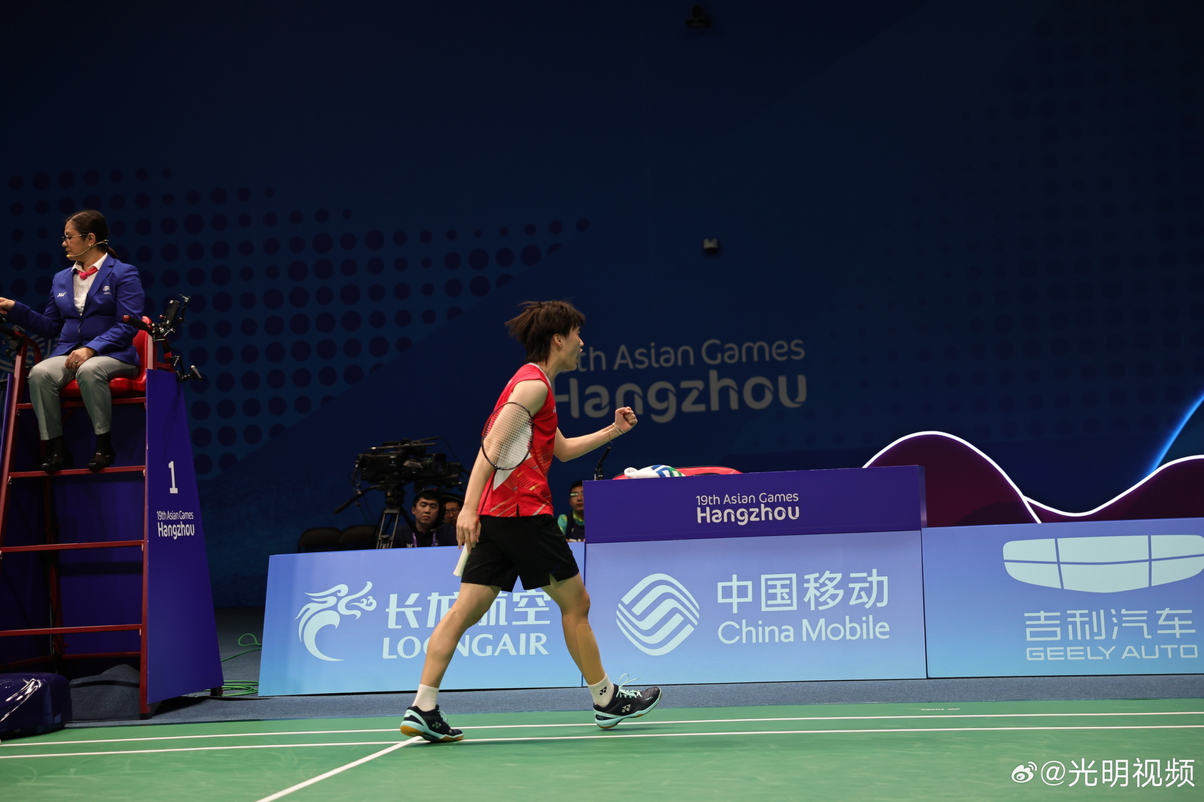 致的草坪整 致的草坪整